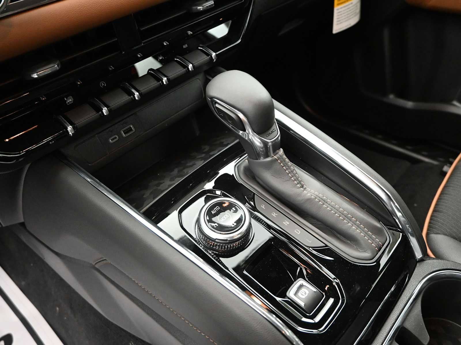 New 2025 GMC Canyon AT4 w/ Nightfall Edition image 17