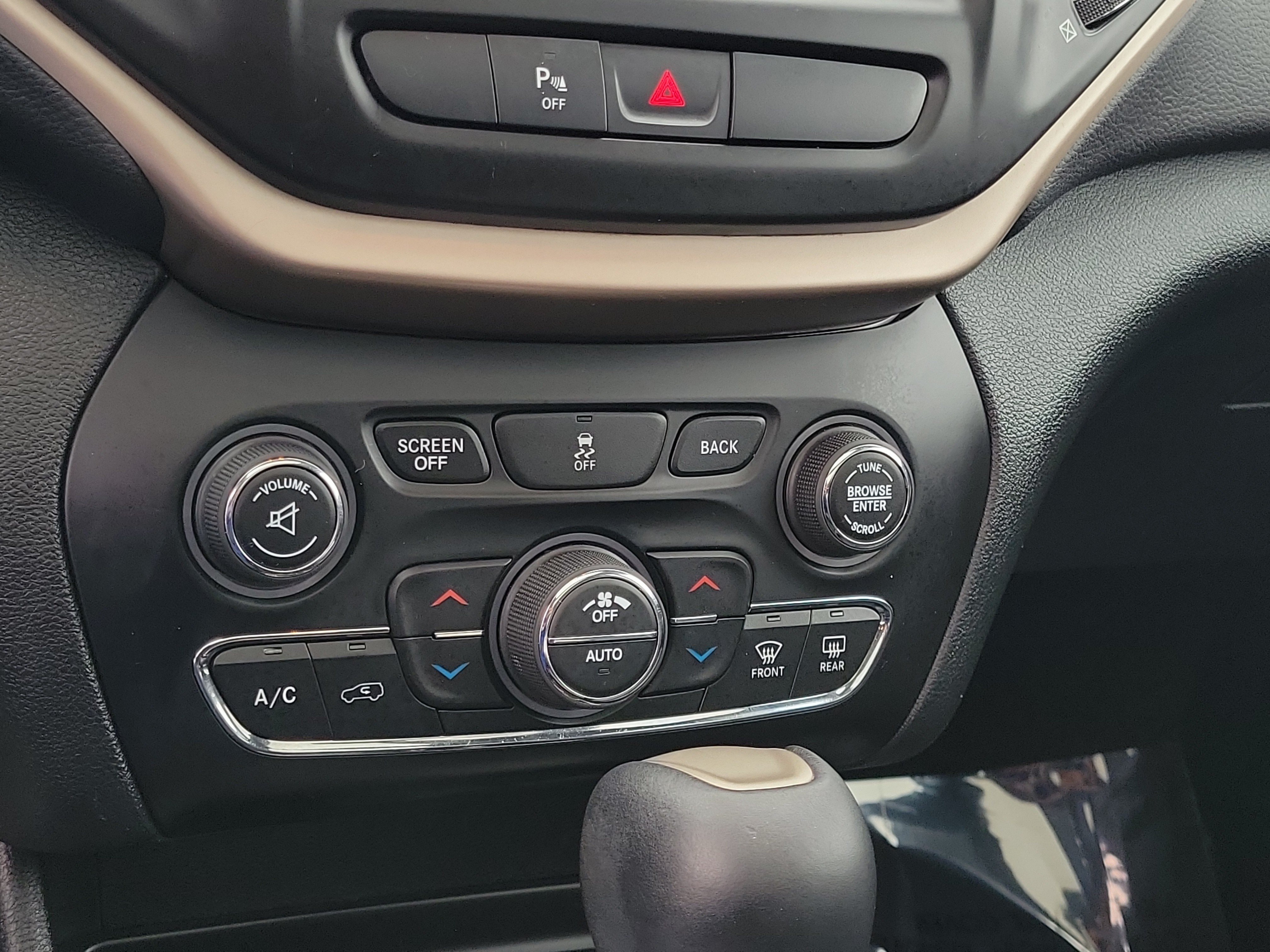 Used 2017 Jeep Cherokee Limited AWD/4WD image 27
