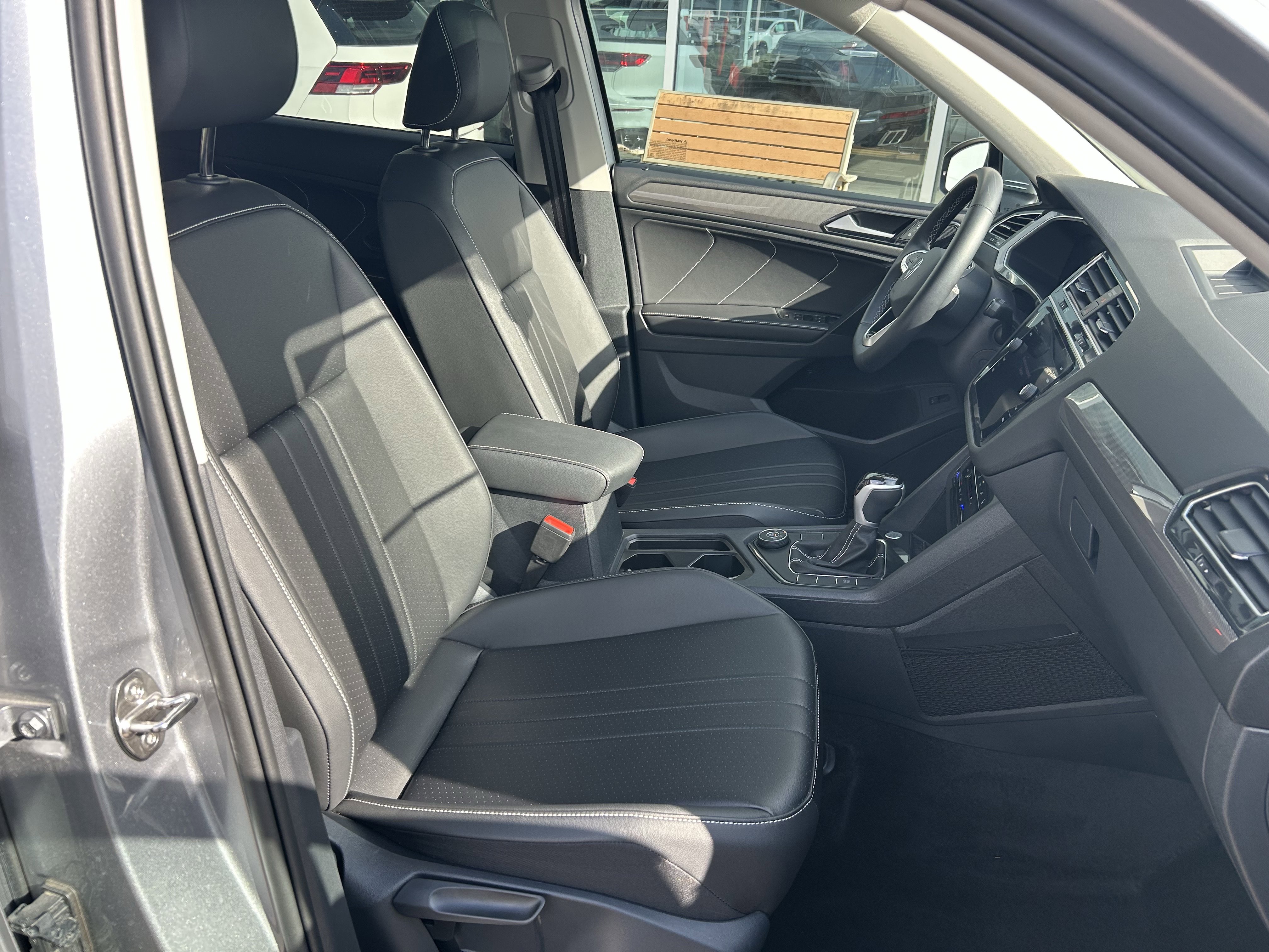 Certified 2024 Volkswagen Tiguan SE w/ Panoramic Sunroof Package image 26