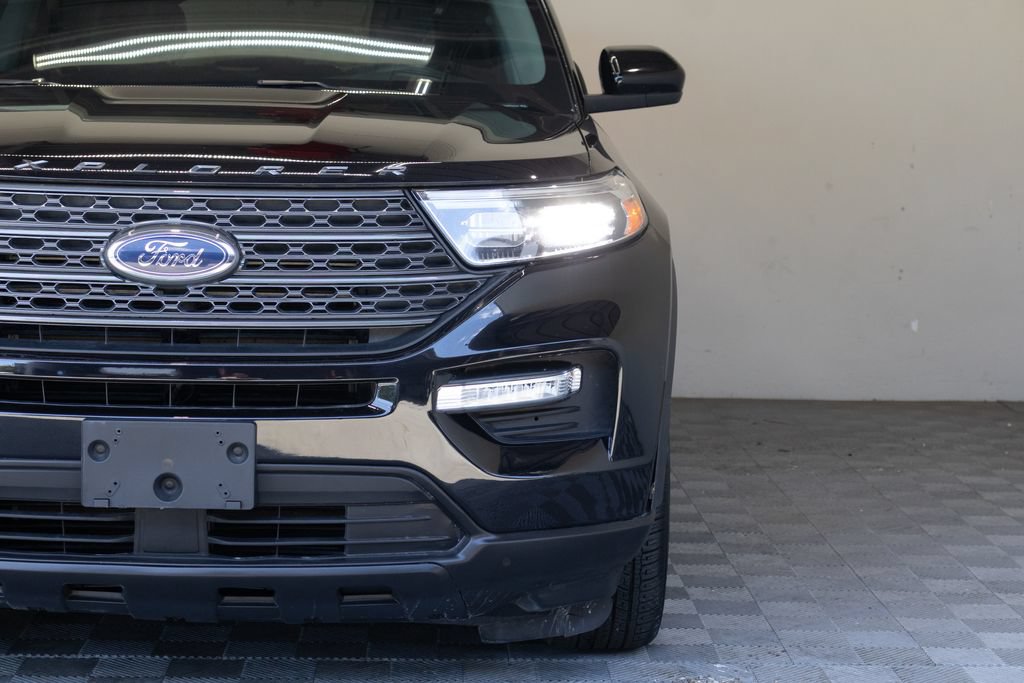 Used 2024 Ford Explorer XLT w/ Equipment Group 202A AWD/4WD image 6