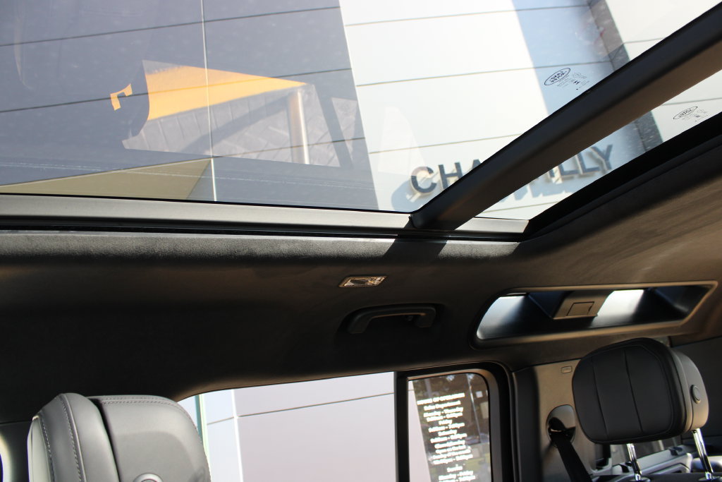 New 2026 Land Rover Defender 110 V8 AWD/4WD image 27