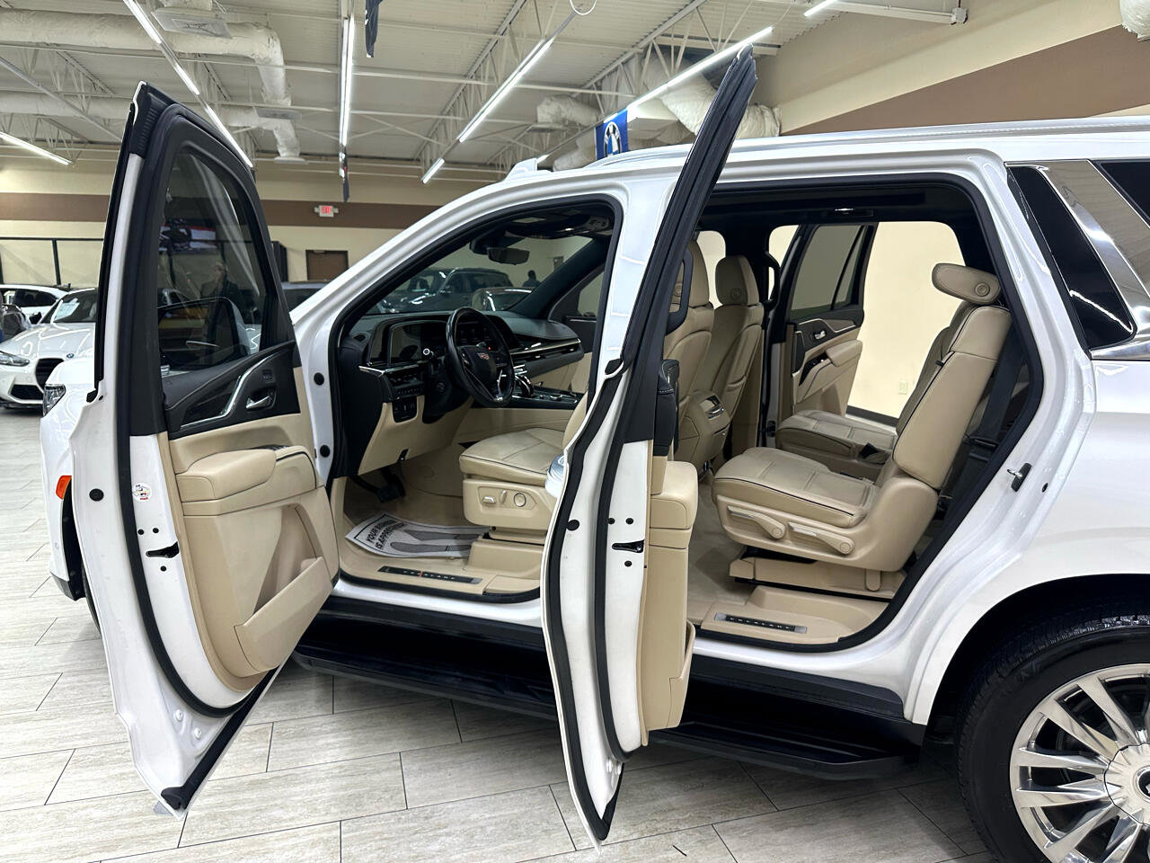 Used 2021 Cadillac Escalade Premium Luxury w/ Driver Assist Tech Package image 17