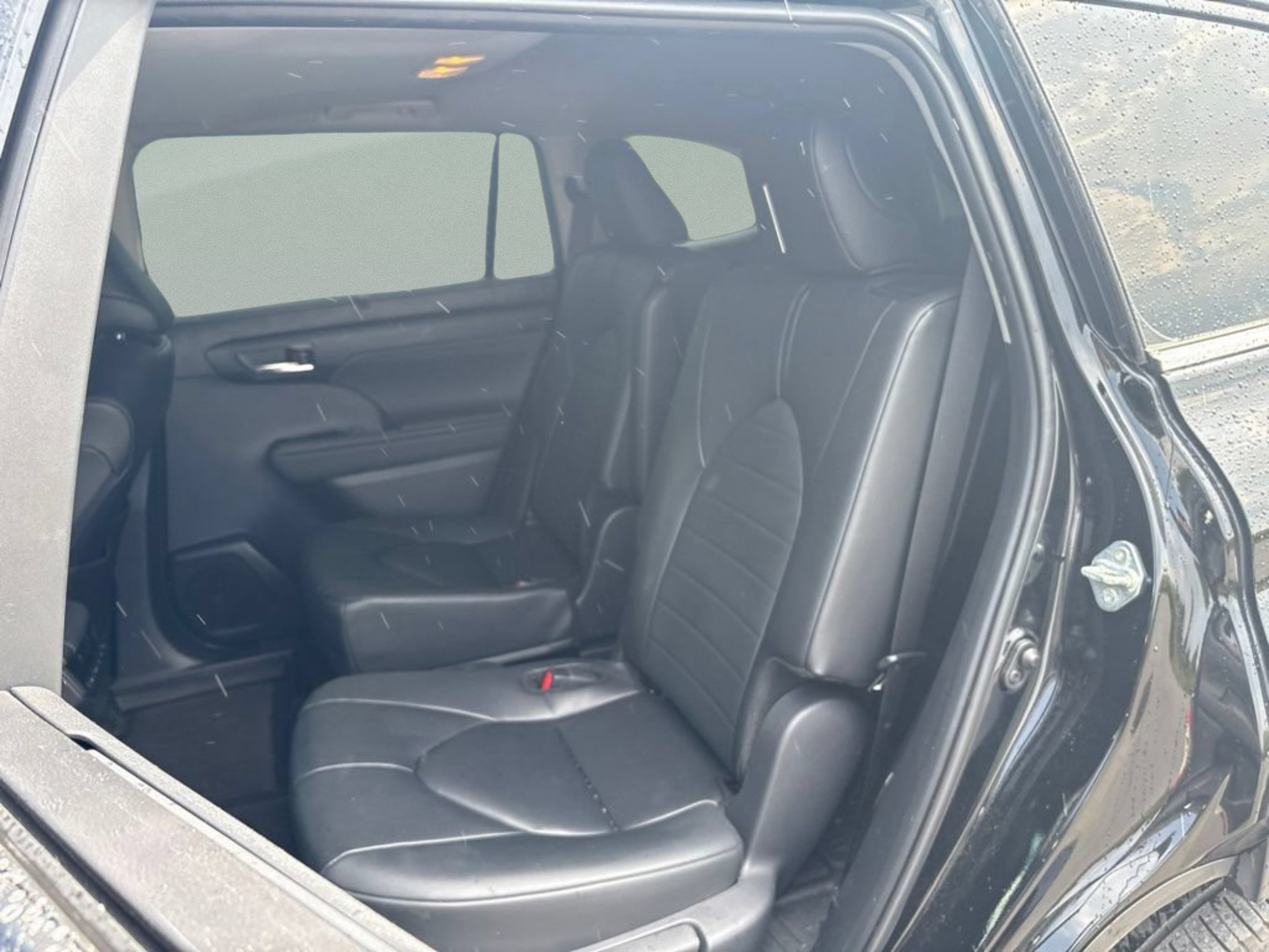 Used 2024 Toyota Highlander XLE FWD image 21