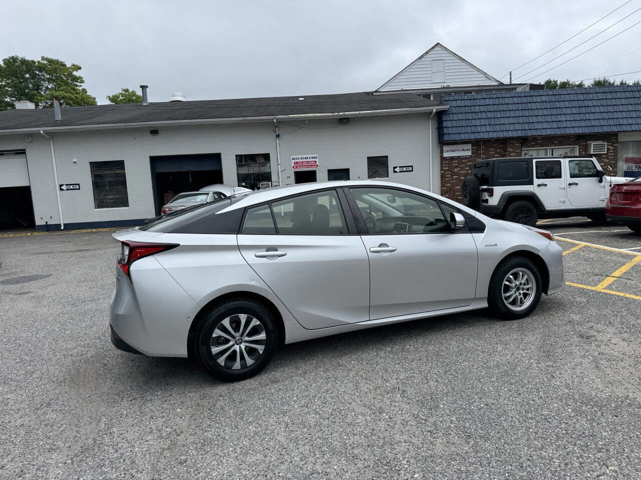 Used 2019 Toyota Prius LE AWD/4WD image 10