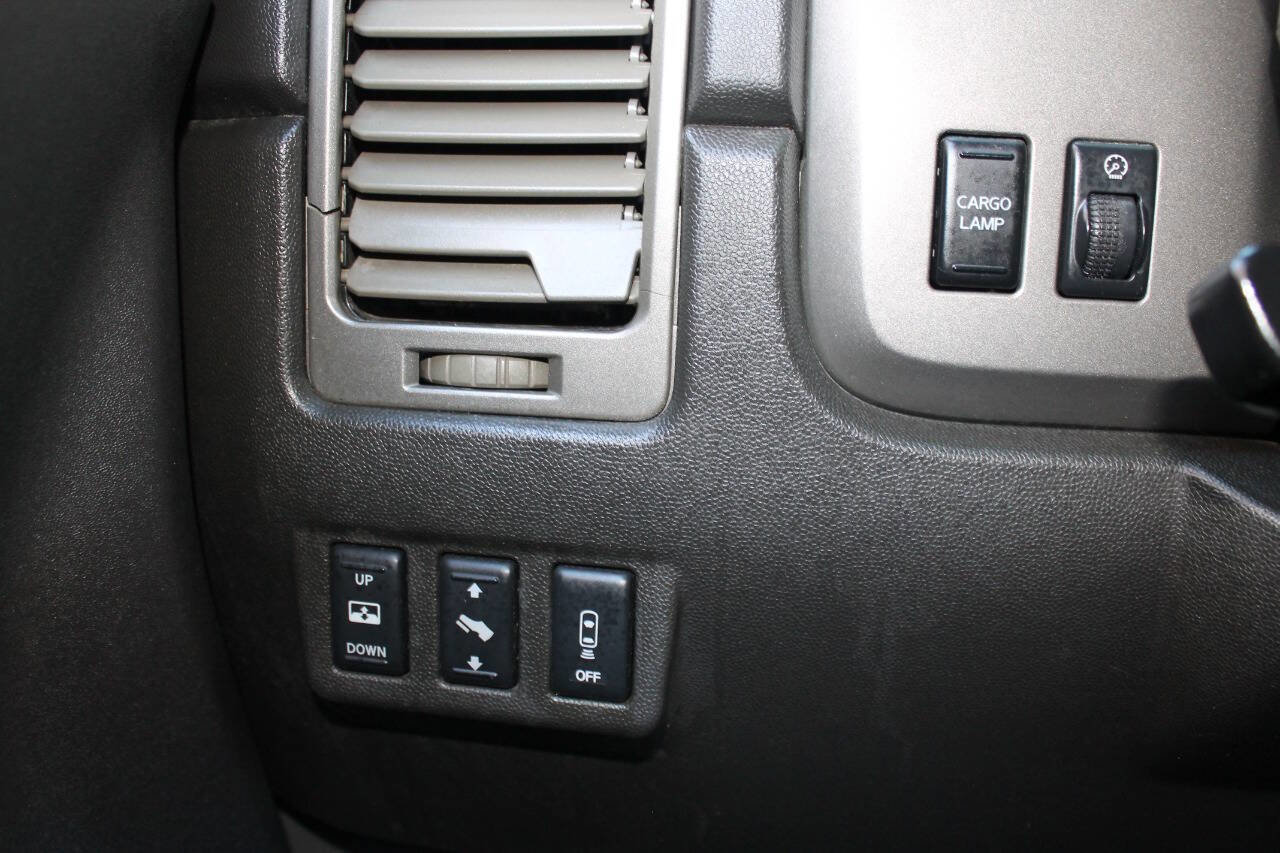 Used 2005 Nissan Titan LE w/ (R02) LE Off-Road Pkg image 42