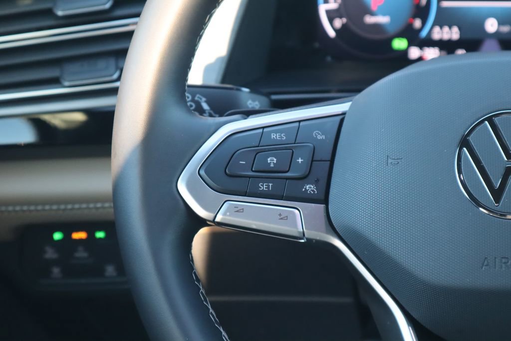 Used 2024 Volkswagen Atlas Cross Sport SE image 11