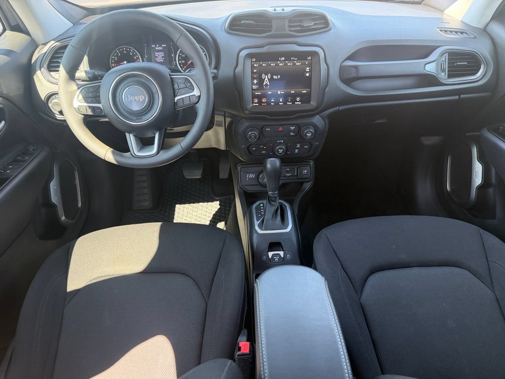 Used 2023 Jeep Renegade Latitude AWD/4WD image 10