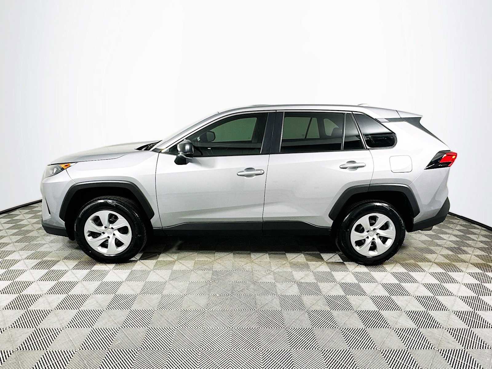 Used 2022 Toyota RAV4 LE w/ Carpet Mat Package (TMS) image 4
