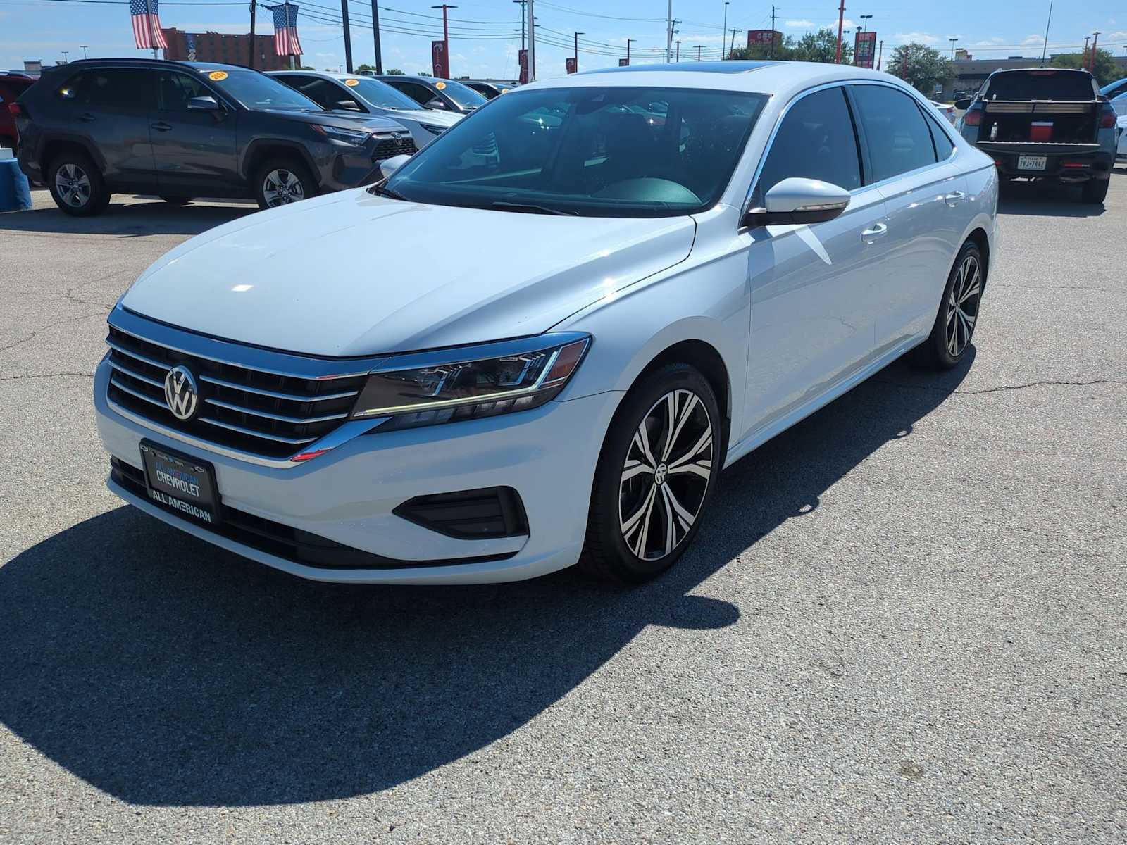Used 2022 Volkswagen Passat 2.0T SE image 4