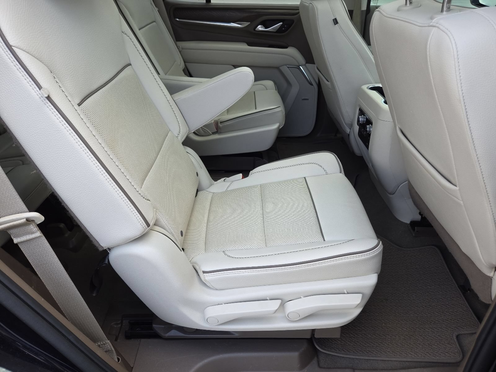 Used 2022 GMC Yukon Denali AWD/4WD image 28
