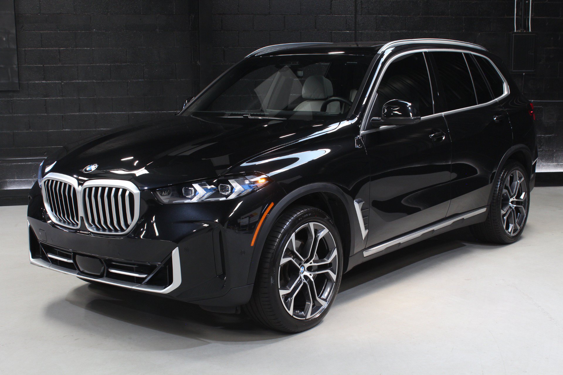 Used 2024 BMW X5 sDrive40i w/ Premium Package RWD image 4