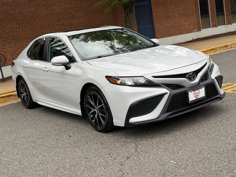 Used 2024 Toyota Camry SE w/ Cold Weather Package AWD/4WD image 5