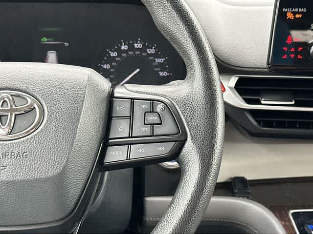 Used 2023 Toyota Sienna LE AWD/4WD image 9