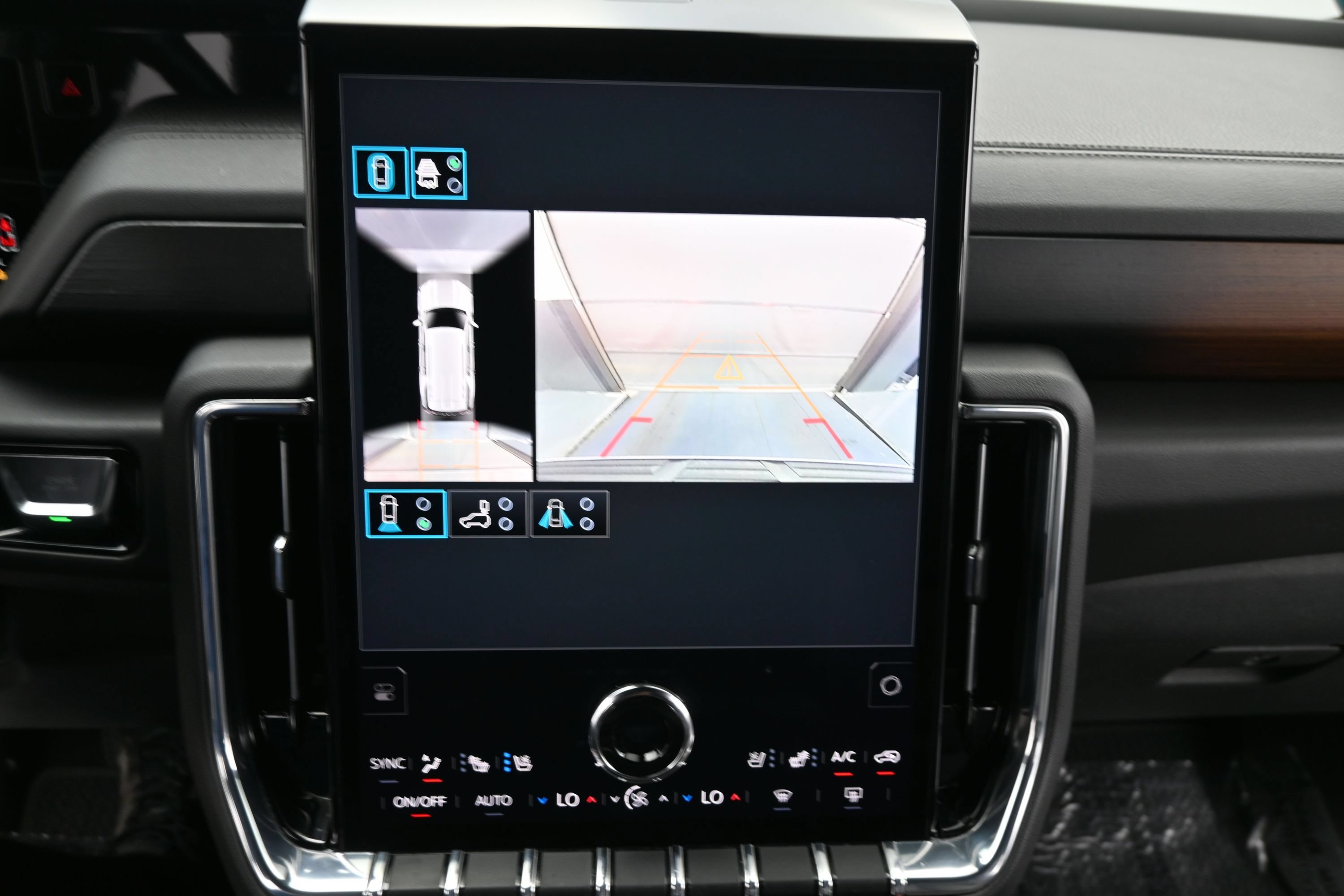 Used 2025 GMC Yukon Denali RWD image 19