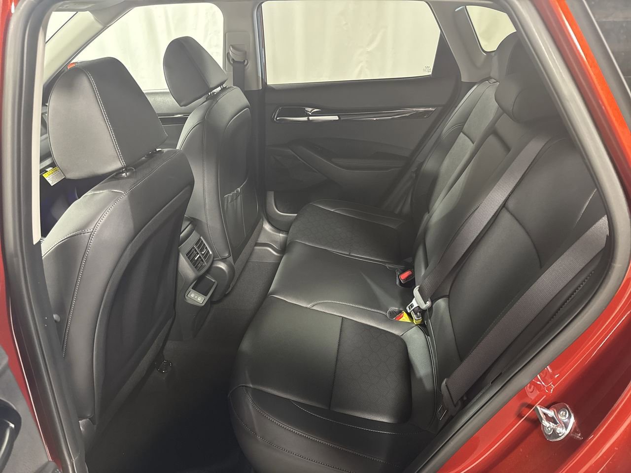Certified 2025 Kia Seltos SX w/ SX Sunroof Package image 6