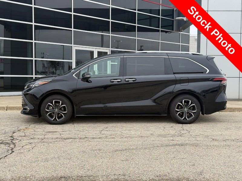 Used 2025 Toyota Sienna Platinum image 6