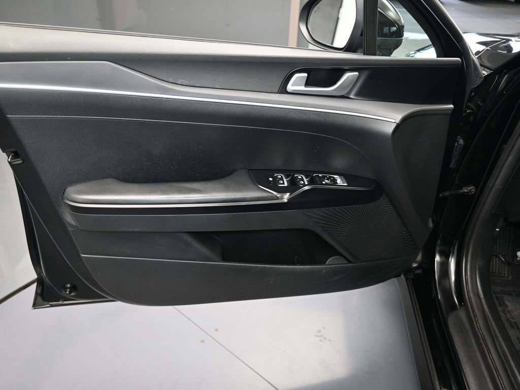 Used 2022 Kia K5 LXS image 11