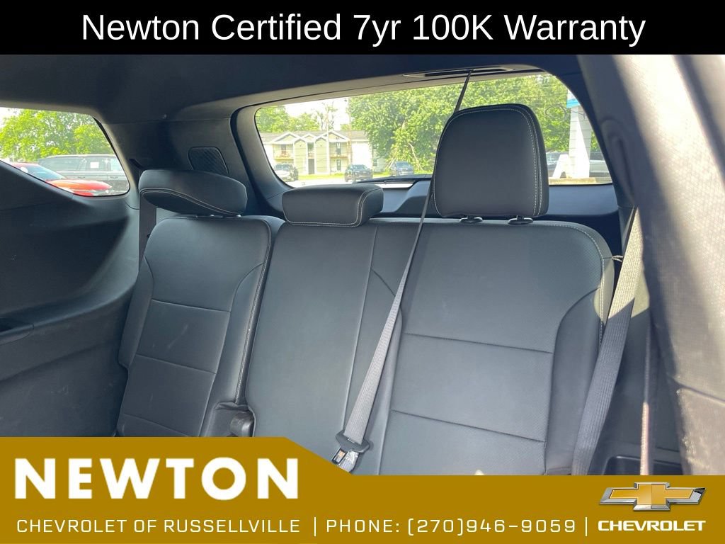 Used 2025 Chevrolet Traverse LT FWD image 12