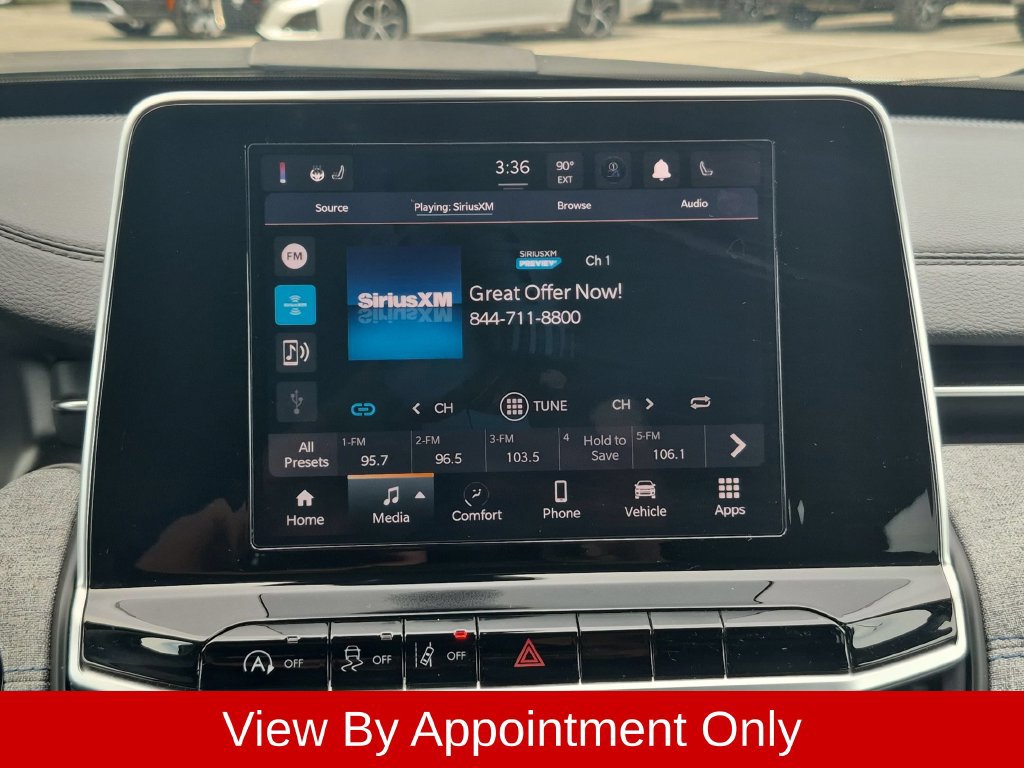 Used 2025 Jeep Compass Latitude AWD/4WD image 18