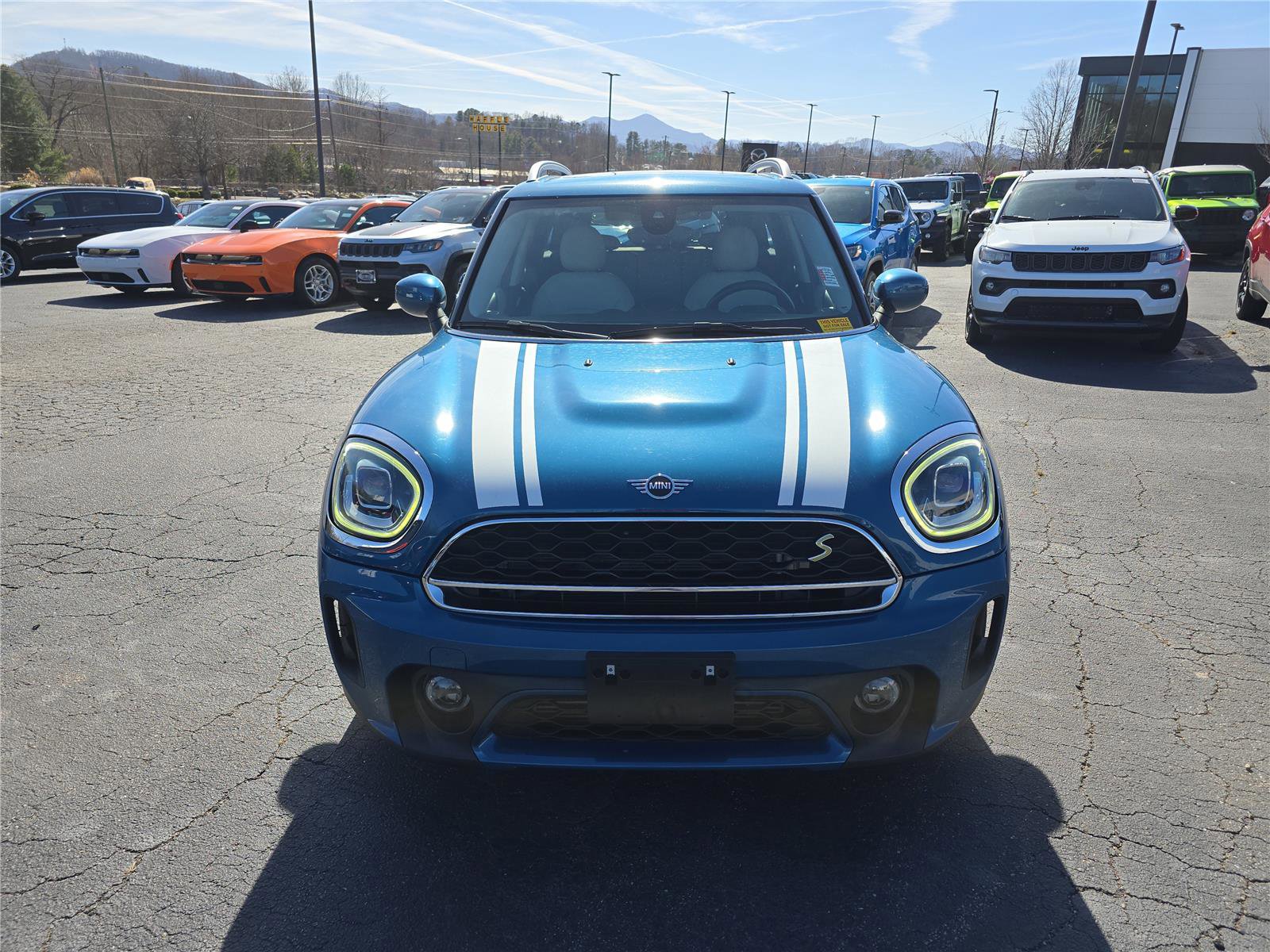 Used 2021 MINI Cooper Countryman SE w/ Premium Package image 9