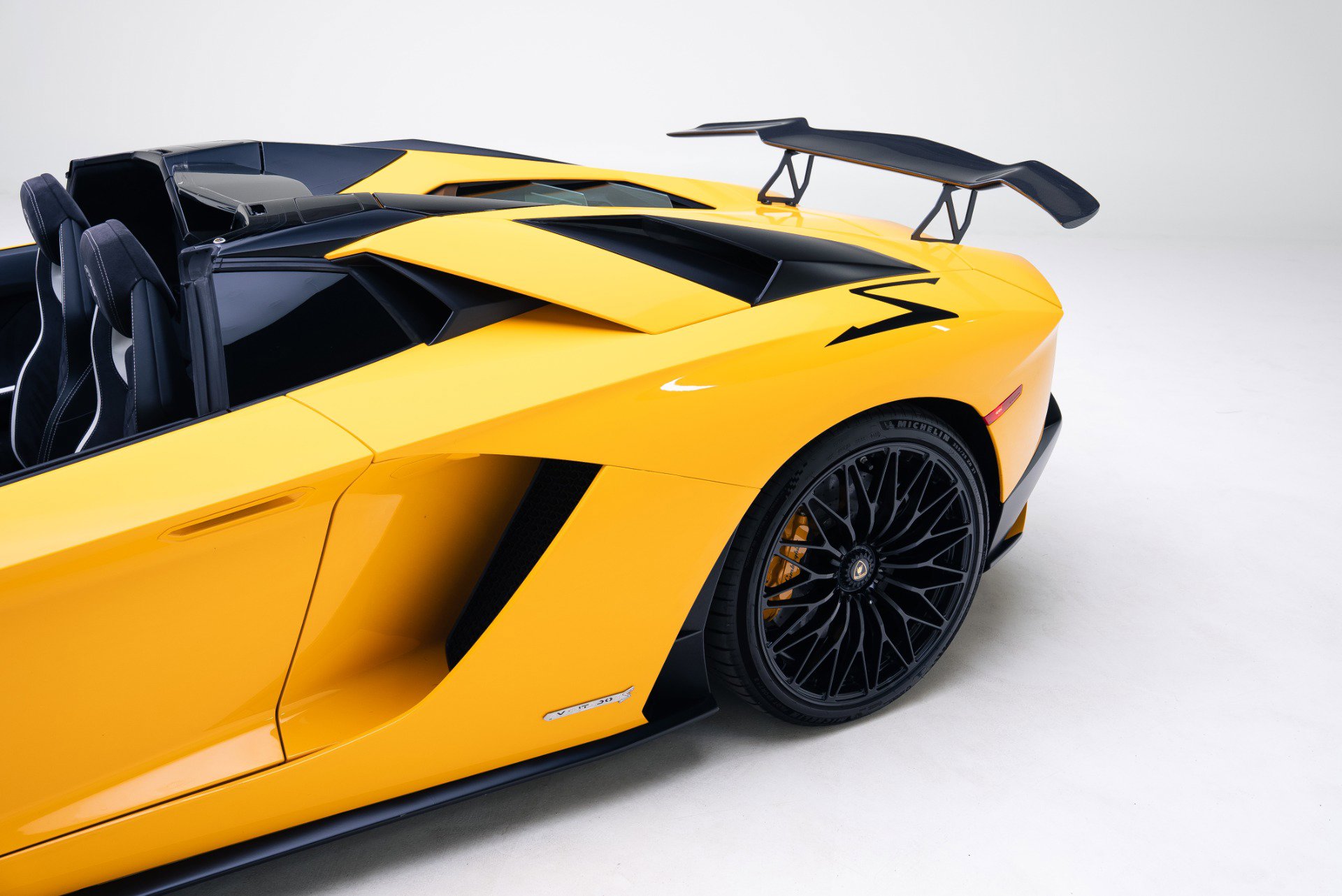 Used 2018 Lamborghini Aventador S image 20