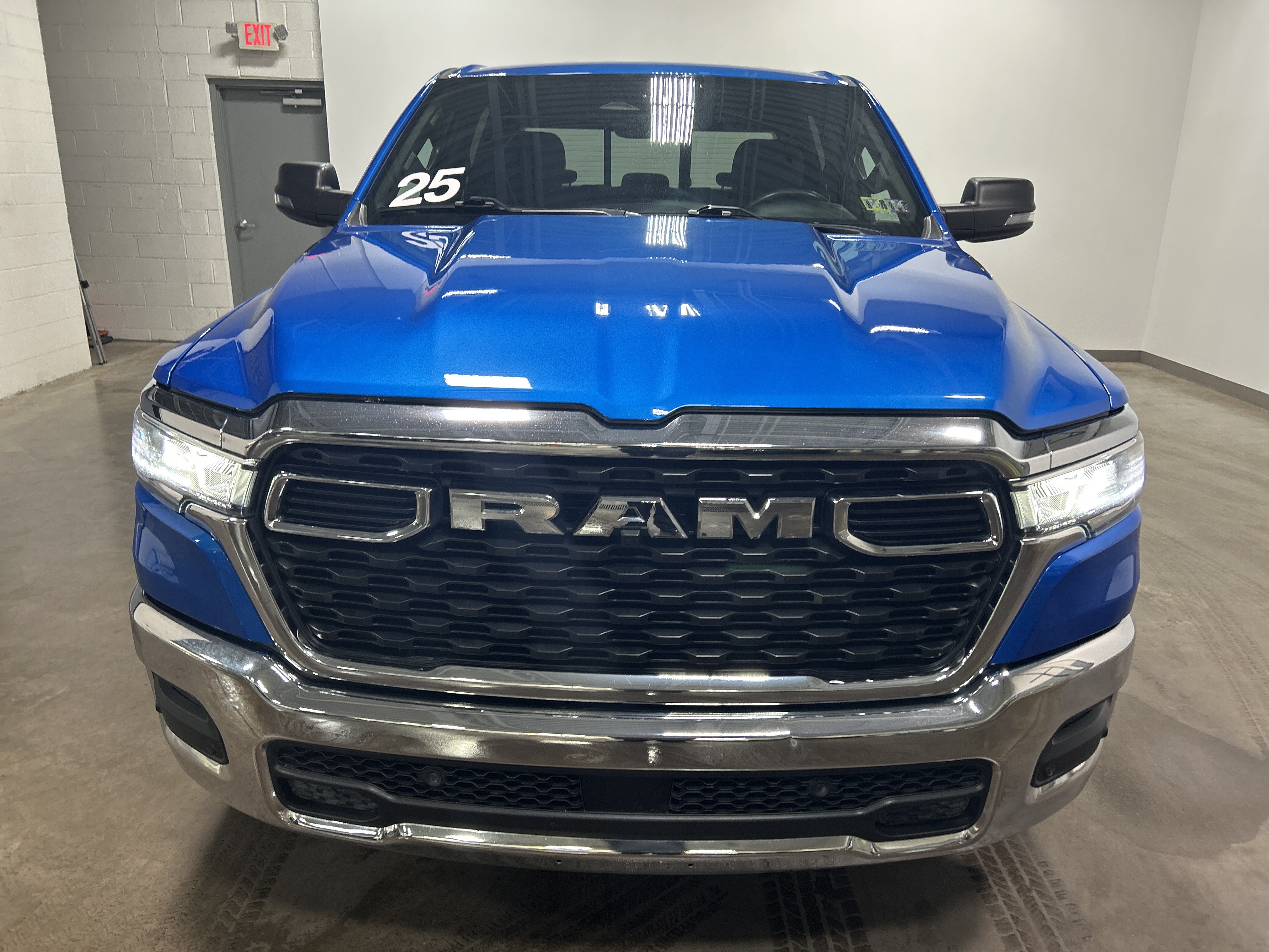 Used 2025 RAM 1500 Big Horn AWD/4WD image 7