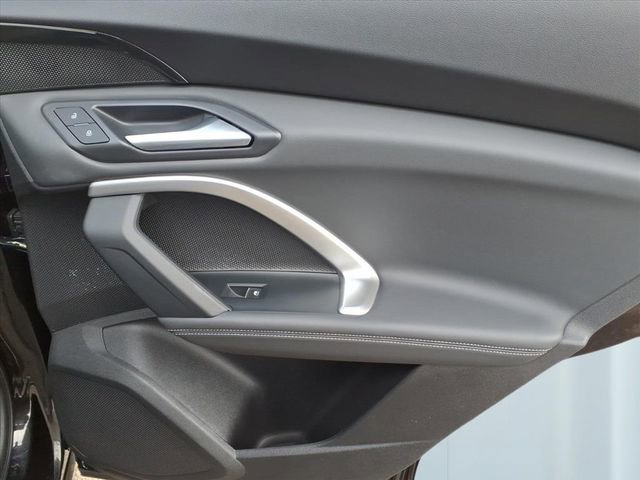 Used 2025 Audi Q5 Premium w/ Convenience Package image 11