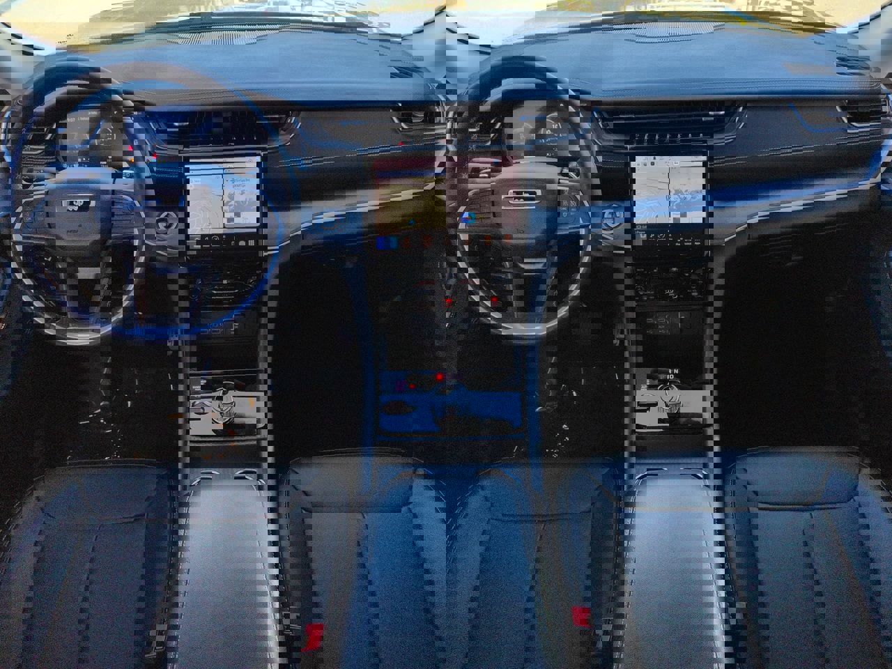 Used 2023 Jeep Grand Cherokee Limited w/ Black Appearance Package image 14