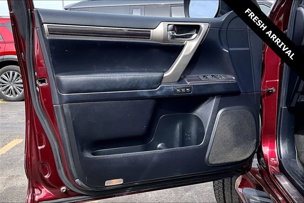 Used 2020 Lexus GX 460 Premium w/ Premium Package image 19