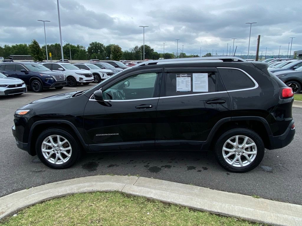 Used 2018 Jeep Cherokee Latitude FWD image 4
