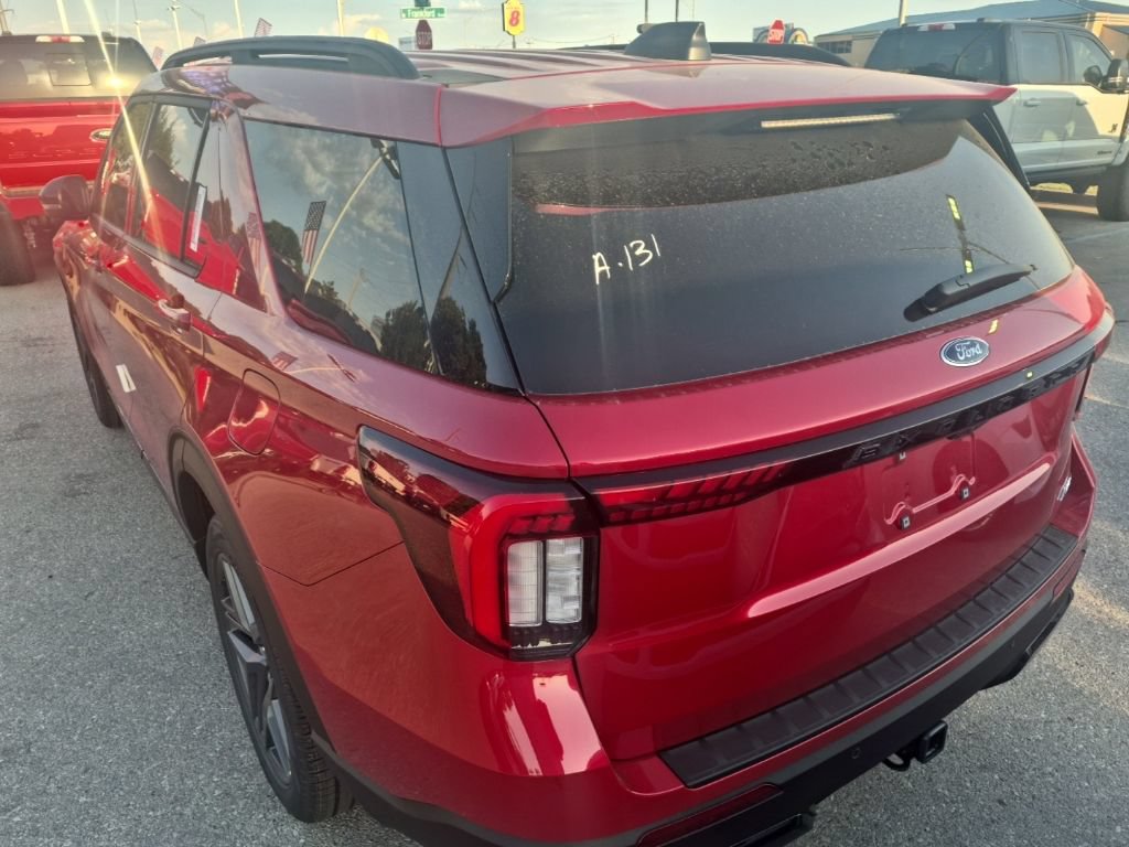 New 2026 Ford Explorer ST-Line w/ ST-Line Street Pack AWD/4WD image 8
