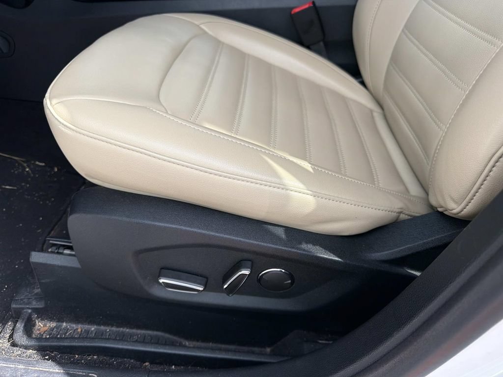 Used 2019 Ford Edge SEL w/ Equipment Group 201A FWD image 16