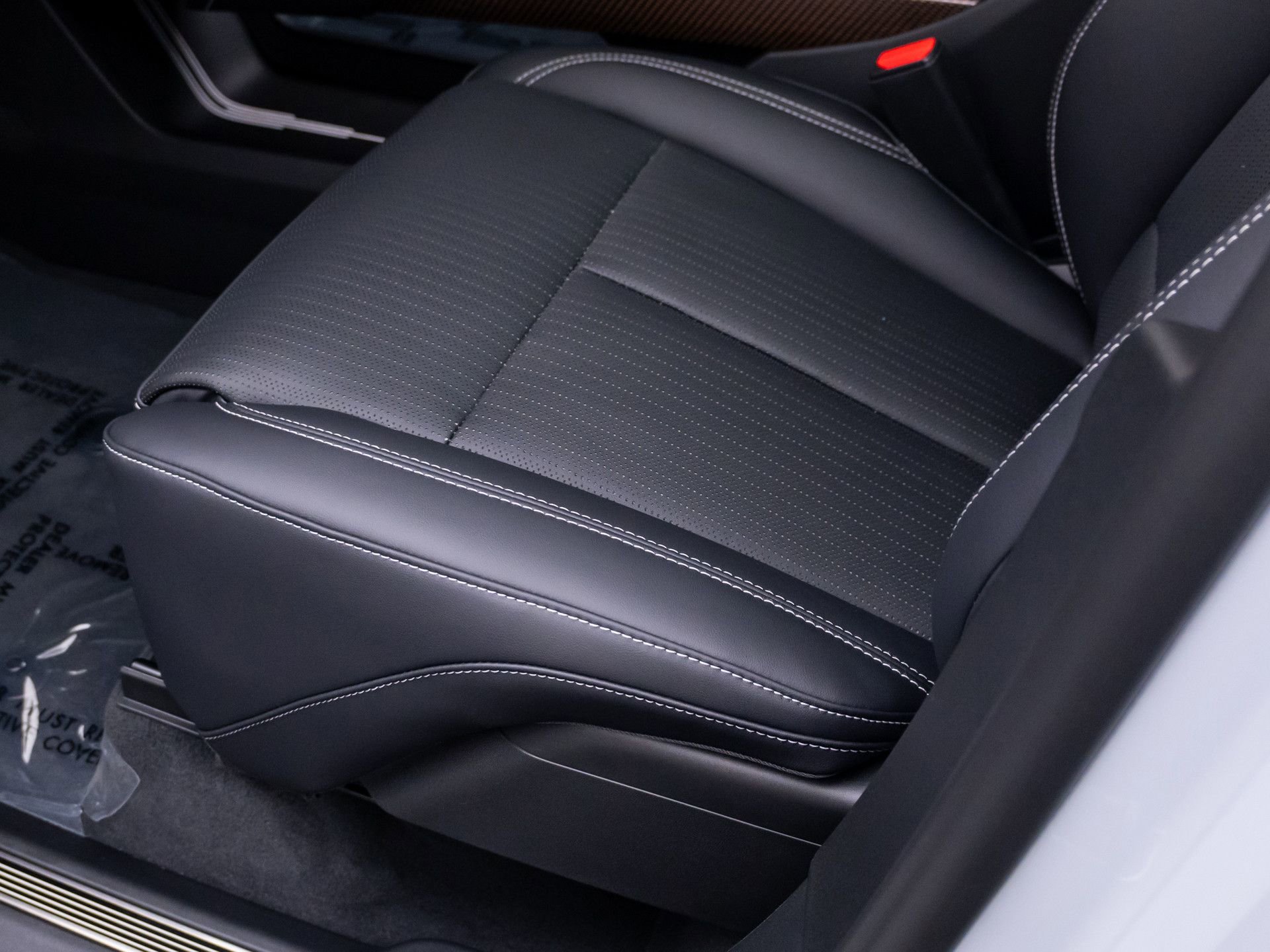 New 2026 Cadillac Vistiq Sport w/ LPO, Floor Liner Package AWD/4WD image 17