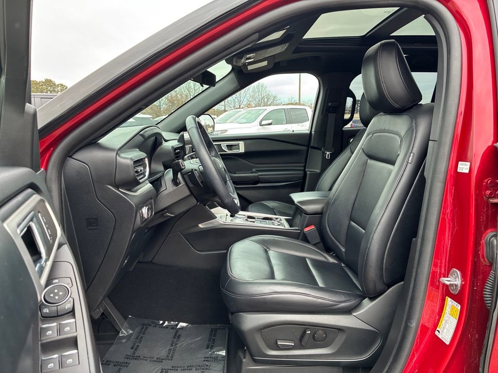 Used 2020 Ford Explorer XLT w/ Equipment Group 202A image 10