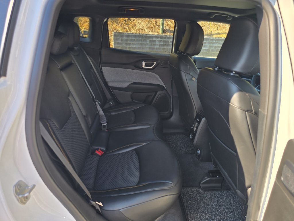 New 2026 Jeep Compass Latitude AWD/4WD image 25