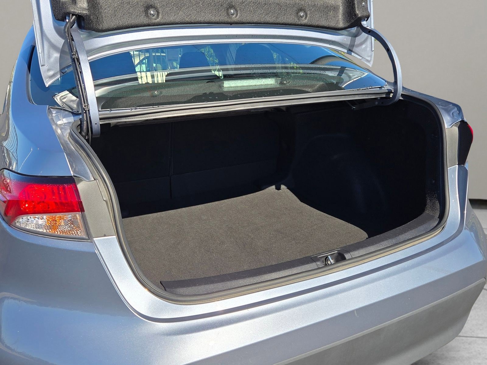 Used 2024 Toyota Corolla LE image 9