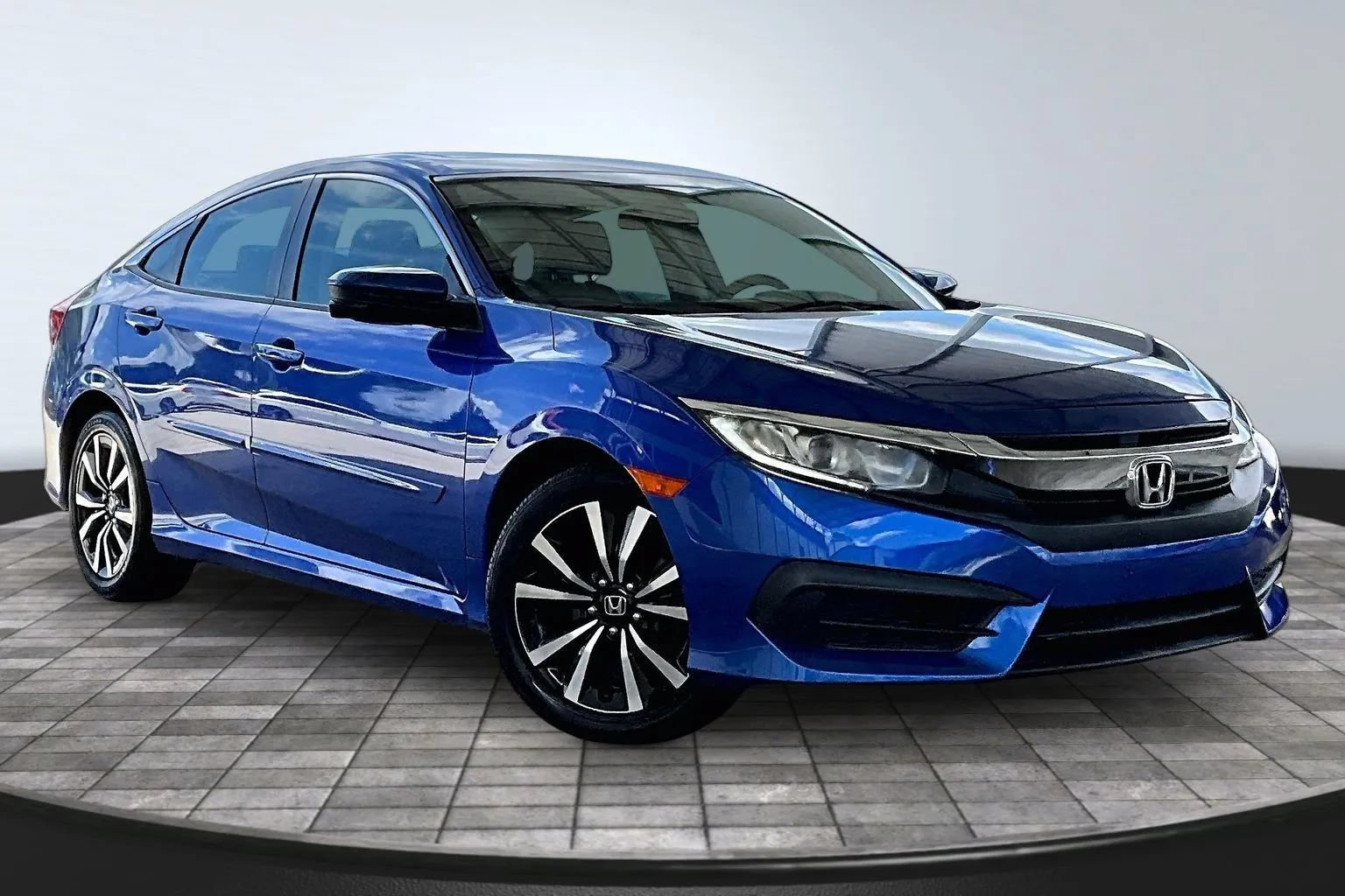 Used 2017 Honda Civic EX image 3
