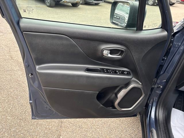 Used 2022 Jeep Renegade Latitude AWD/4WD image 7