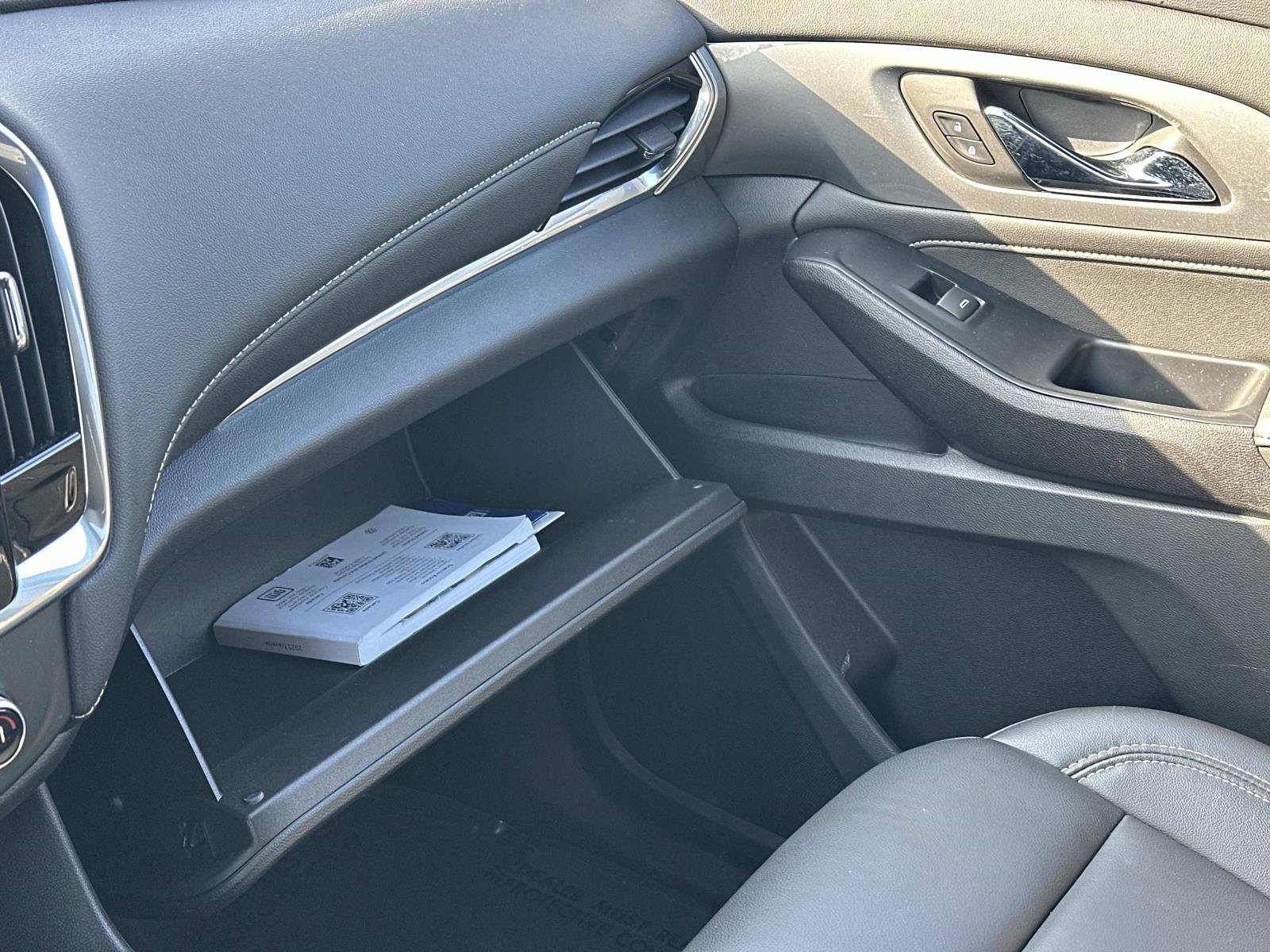 Used 2023 Chevrolet Traverse LT w/ Rear Camera Mirror Package image 33