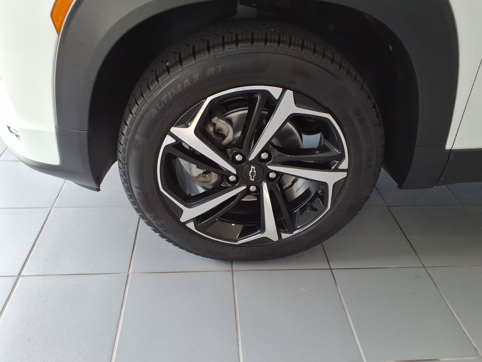 Used 2022 Chevrolet TrailBlazer RS w/ Technology Package AWD/4WD image 8