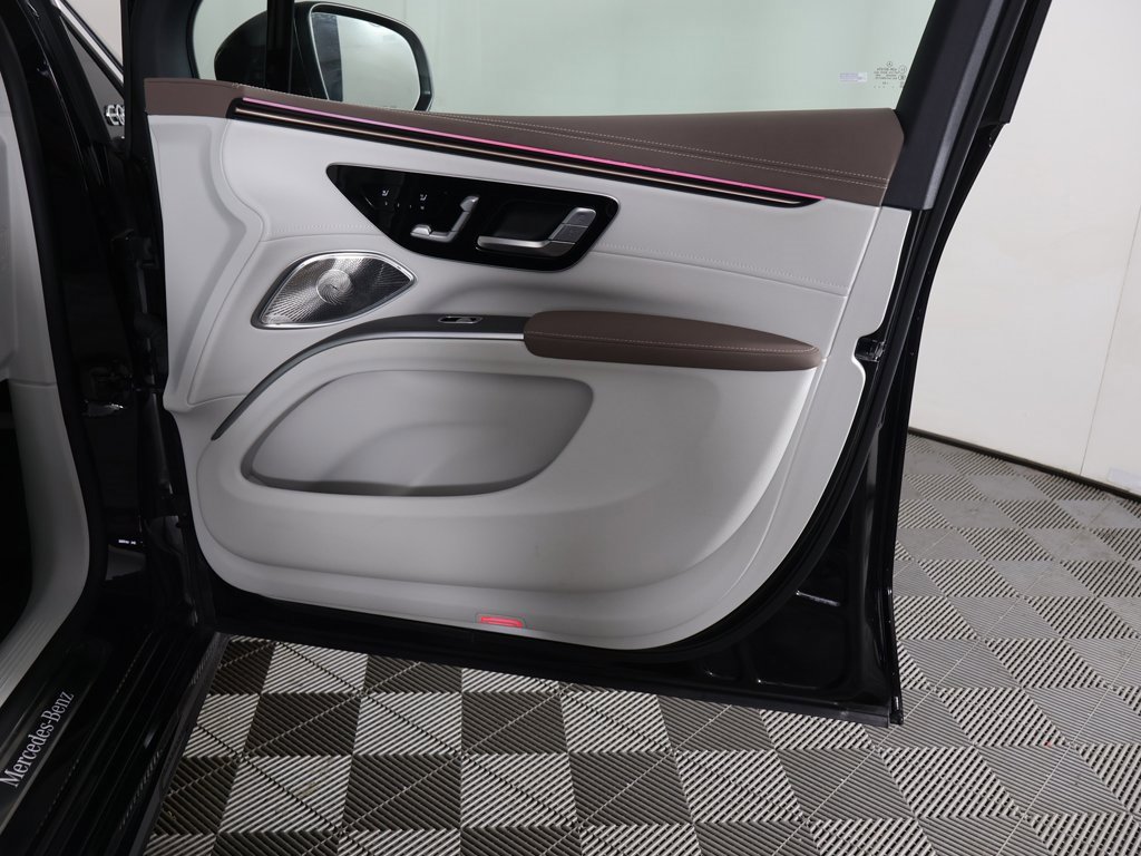 Used 2023 Mercedes-Benz EQS 580 4MATIC SUV image 24