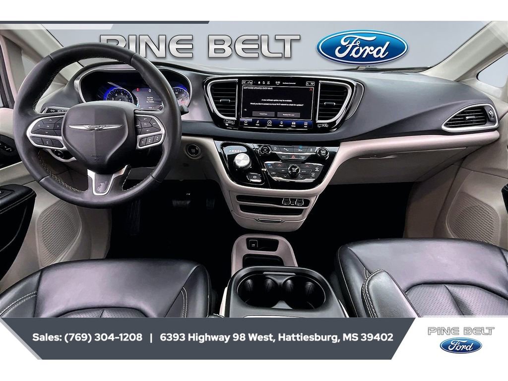 Used 2023 Chrysler Pacifica Touring-L image 13