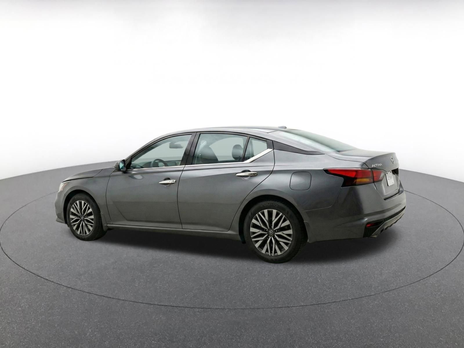 Used 2025 Nissan Altima 2.5 SV FWD image 7