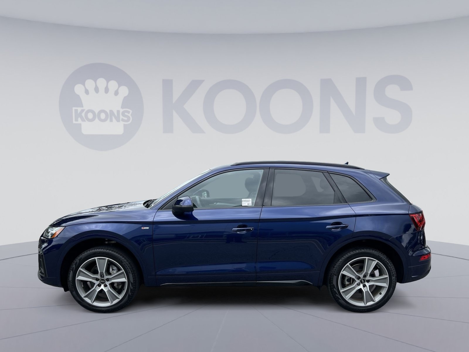 Used 2025 Audi Q5 2.0T Premium w/ Convenience Plus Package AWD/4WD image 2