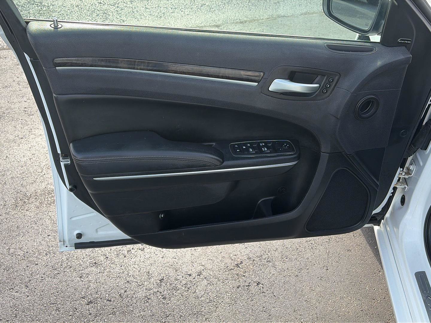 Used 2017 Chrysler 300 C w/ Safetytec Plus Group RWD image 9