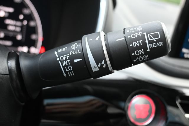 Used 2025 Acura MDX SH-AWD image 40