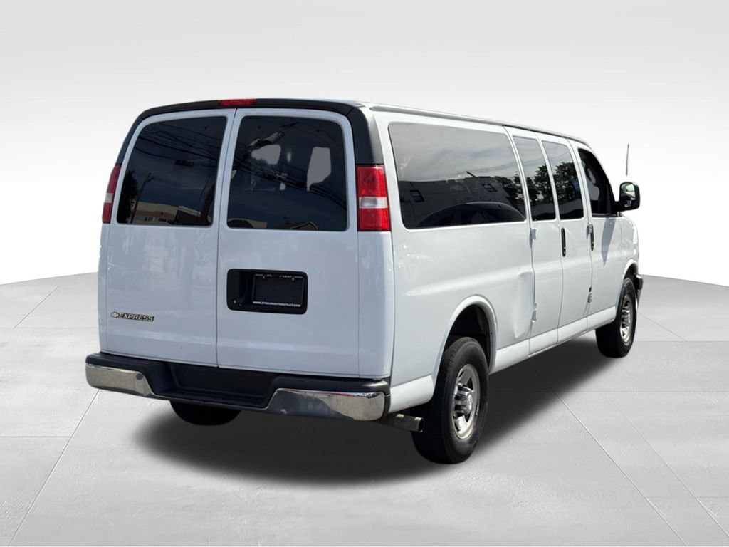 Used 2018 Chevrolet Express 3500 LT w/ LT Preferred Equipment Group RWD image 7