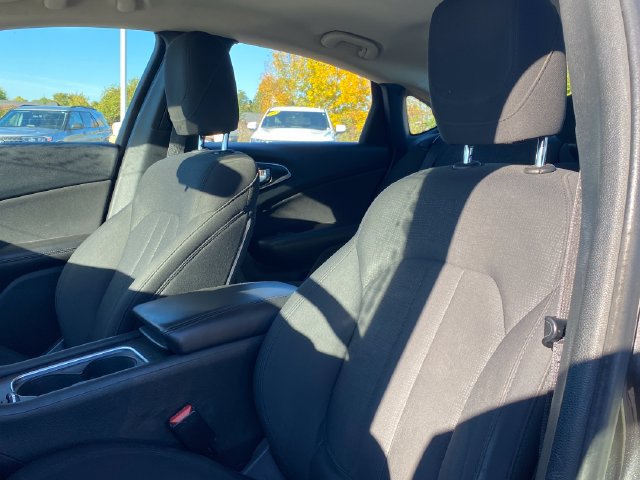 Used 2016 Chrysler 200 Limited w/ Convenience Group FWD image 5