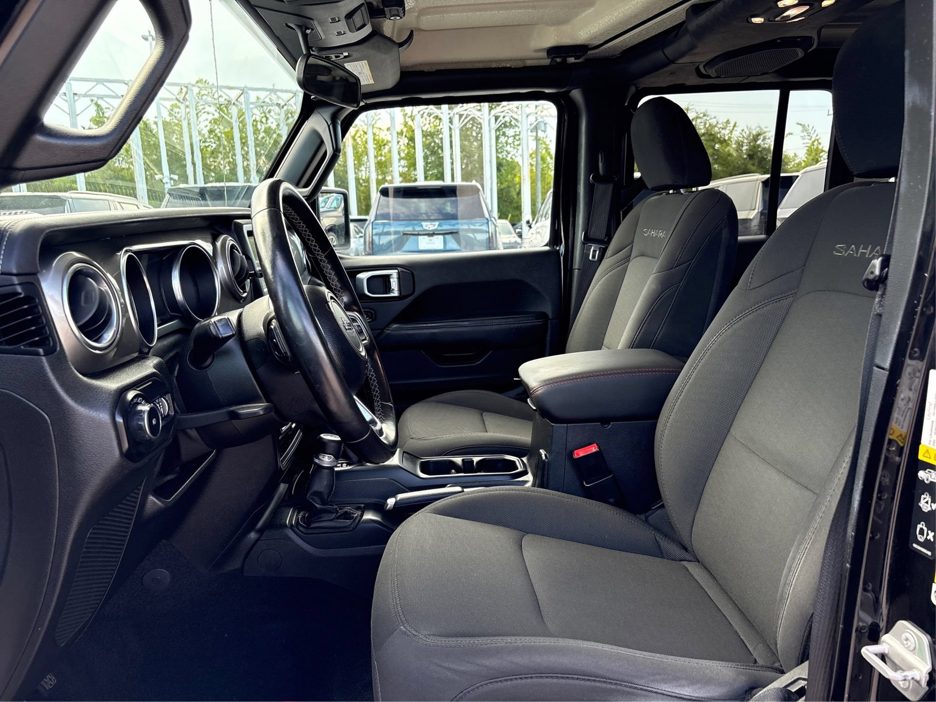 Used 2020 Jeep Wrangler Unlimited Sahara AWD/4WD image 9