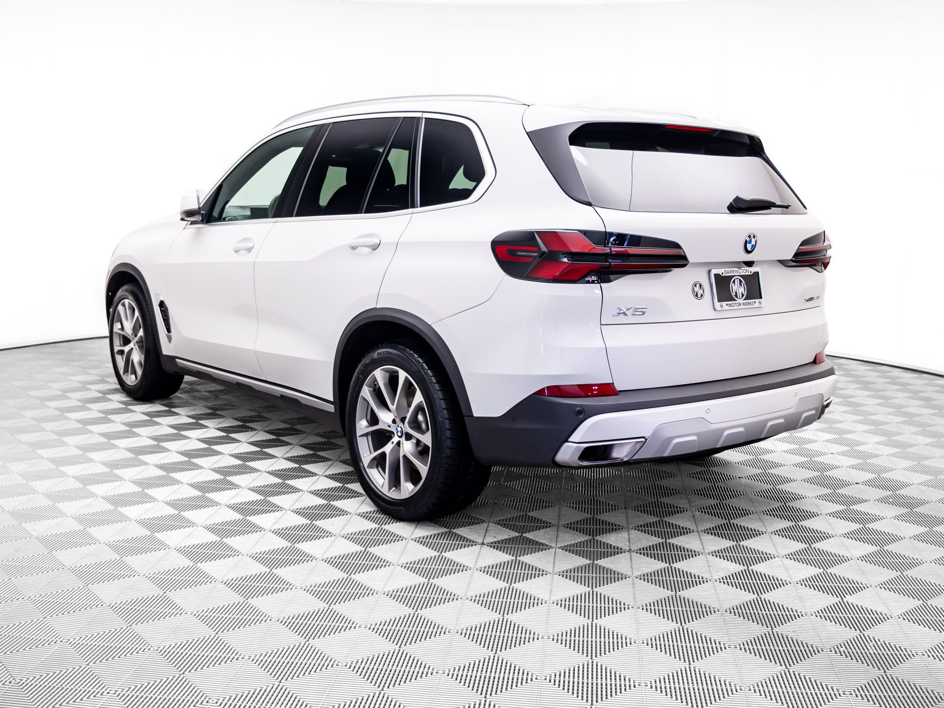Used 2024 BMW X5 xDrive40i w/ Premium Package AWD/4WD image 3